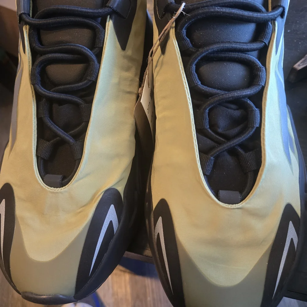 Adidas NWT YEEZY Men's Black and Yello Sneakers Size 10.5 Men